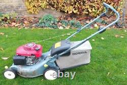 Honda Izy Easy Start 16 inch self propelled lawn mower. Collect from Oxford